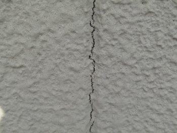 外壁の目地のヒビ