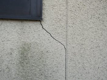 外壁のひび割れ