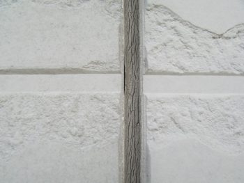 切れたコーキング