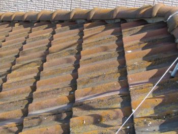 施工前のモニエル瓦