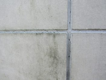 切れたコーキング