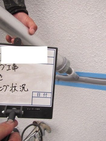 コーキングを打っているところ