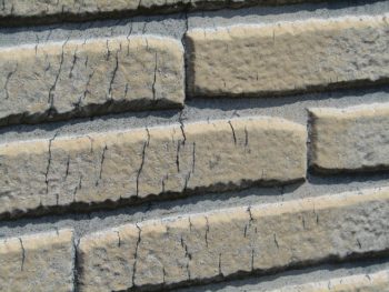 細かいひびがあるサイディング