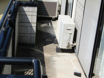 防水性のないベランダ