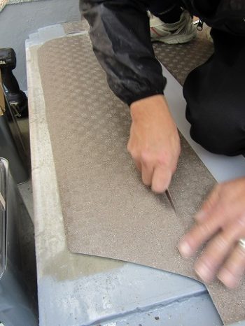 長尺シートを貼っている