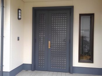 玄関ドアの完成