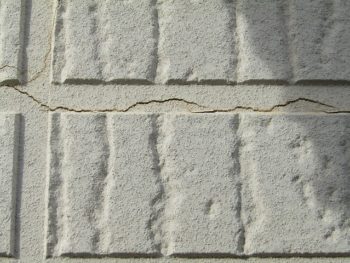 外壁のひび割れ