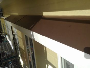 ひさしの塗り替え完成