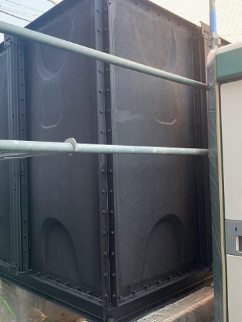 貯水槽は黒を間に入れます