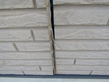 切れたコーキング