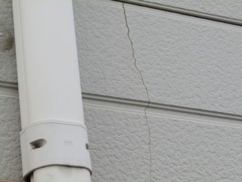 ひび割れたサイディング