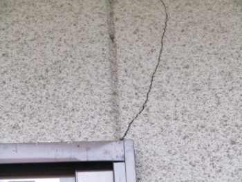 北棟のひび割れ
