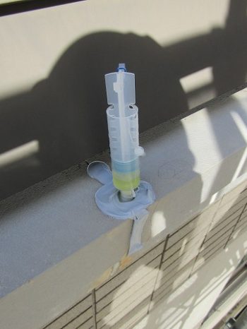 エポキシ樹脂を注入