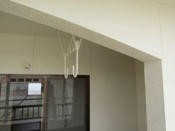 ベランダ、物干し金物も塗り替えました