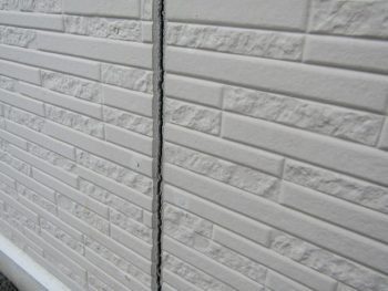 外壁目地が切れている