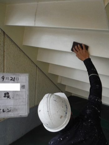 階段のケレン作業