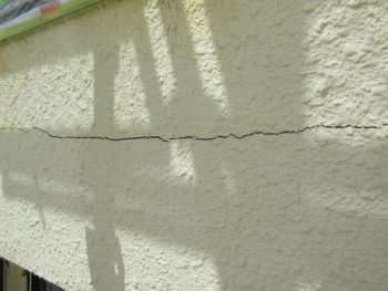外壁のひび割れ