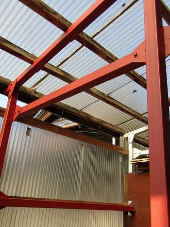 物置の鉄骨の施工