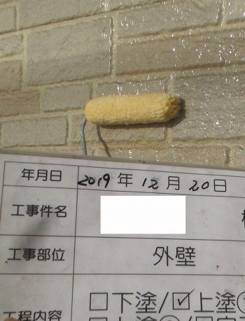 外壁の上塗り1回目