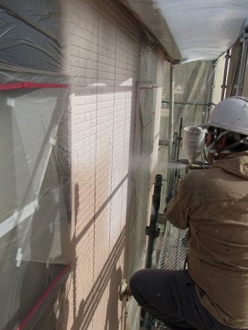 多彩色模様の吹き付け