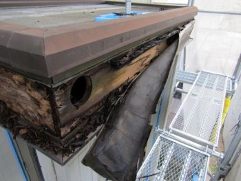 水が回って腐食している