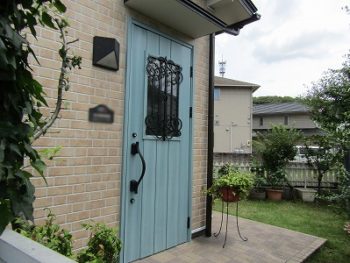 玄関ドアは新しく交換