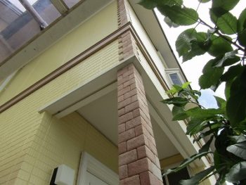 カルセラタイルで柱も可愛く