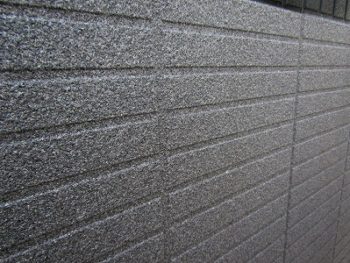 吹き付けで仕上げた意匠性のあるデザイン