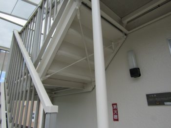 階段の鉄骨もきれいに