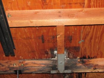 屋根裏 雨漏りの様子