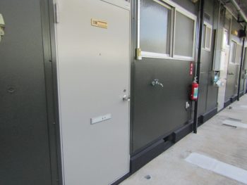 ドアの塗装完成