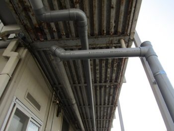 1階通路天井の施工前