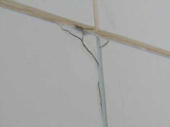 外壁のひび割れ