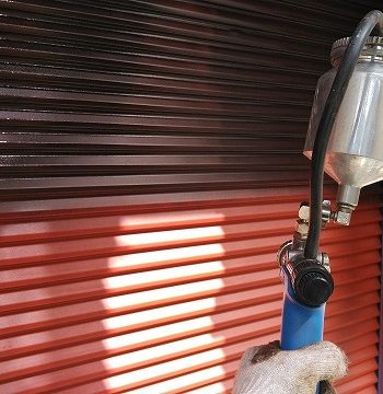 雨戸の吹き付け塗装