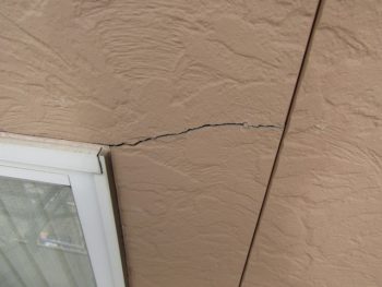 サイディング外壁のひび割れ