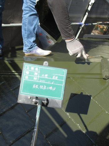 屋根の上塗り2回目