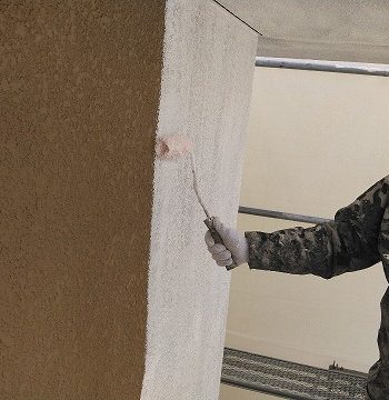 外壁の下塗り