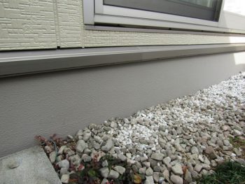 基礎もきれいに塗装