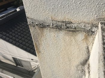 雨漏りによる塗膜剥離