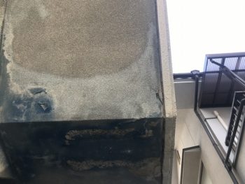 建物が雨水を含んでいる