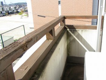木製の手すりの劣化