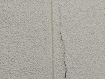 外壁のひび割れ