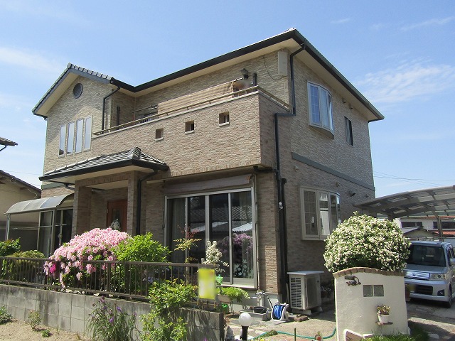 クリアー塗装した住宅　完成