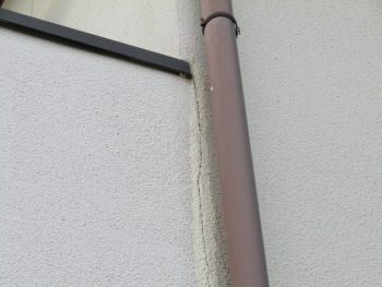 増築部分の壁のひび割れ