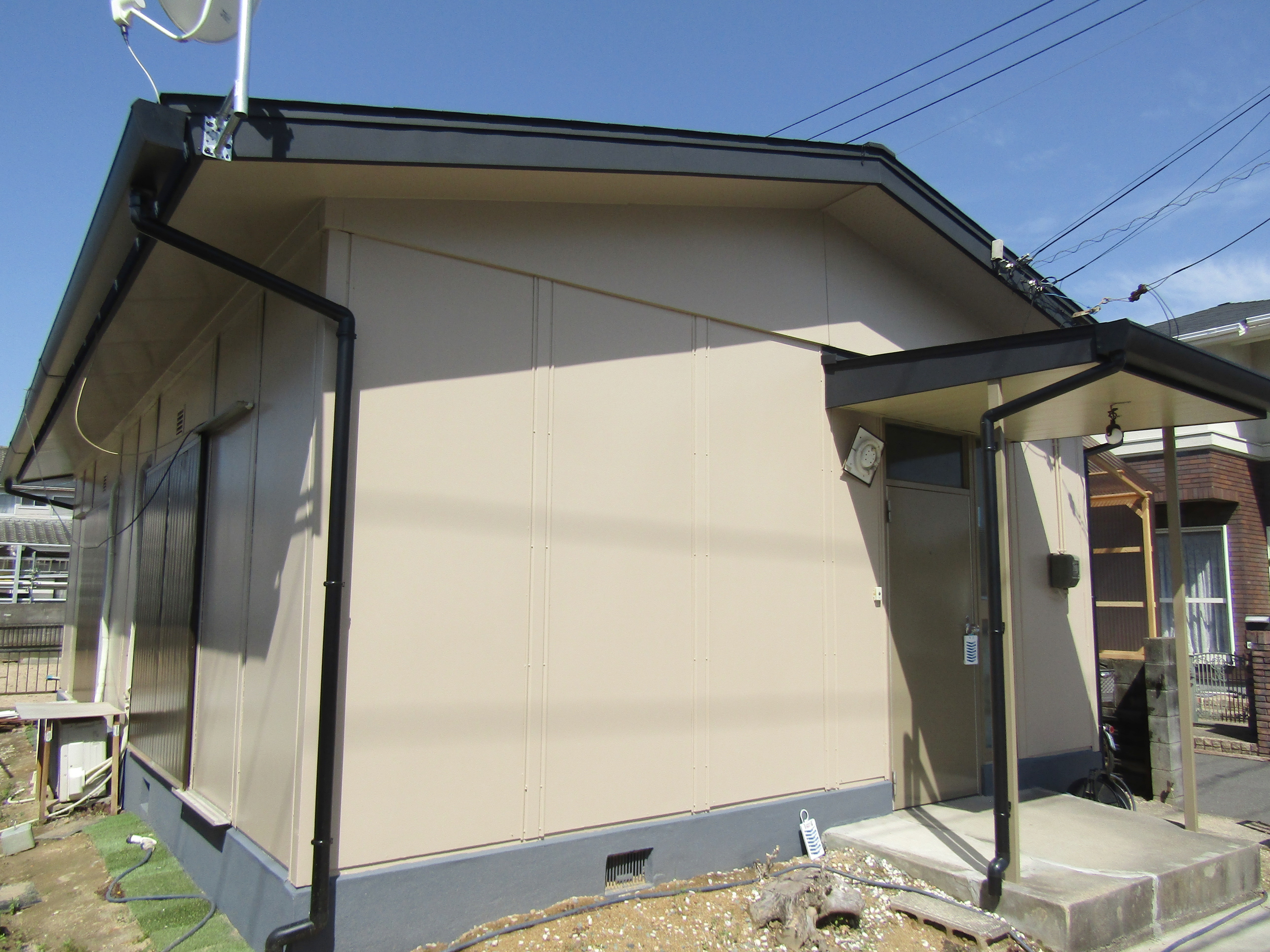 屋根のカバー工法と外壁塗装完成