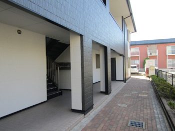 白とグレーでモノトーンカラーに