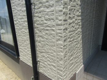 クラックも補修しキレイに