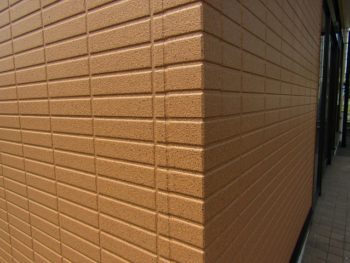 石目調模様の外壁