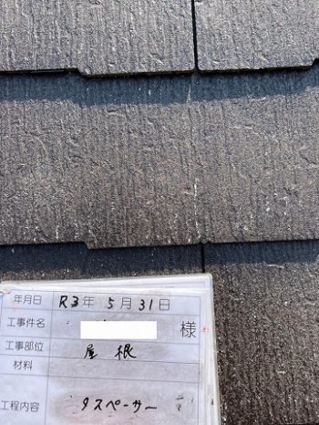 カラーベストにタスペーサーを差し込む