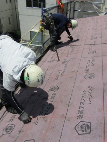 屋根のルーフィング張り